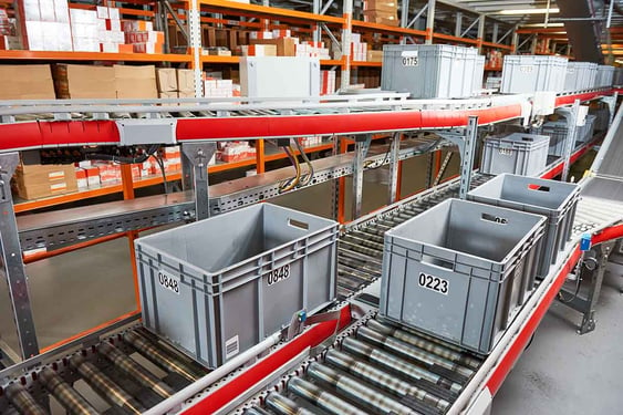 Transportation of inventory on a conveyor belt in a warehouse